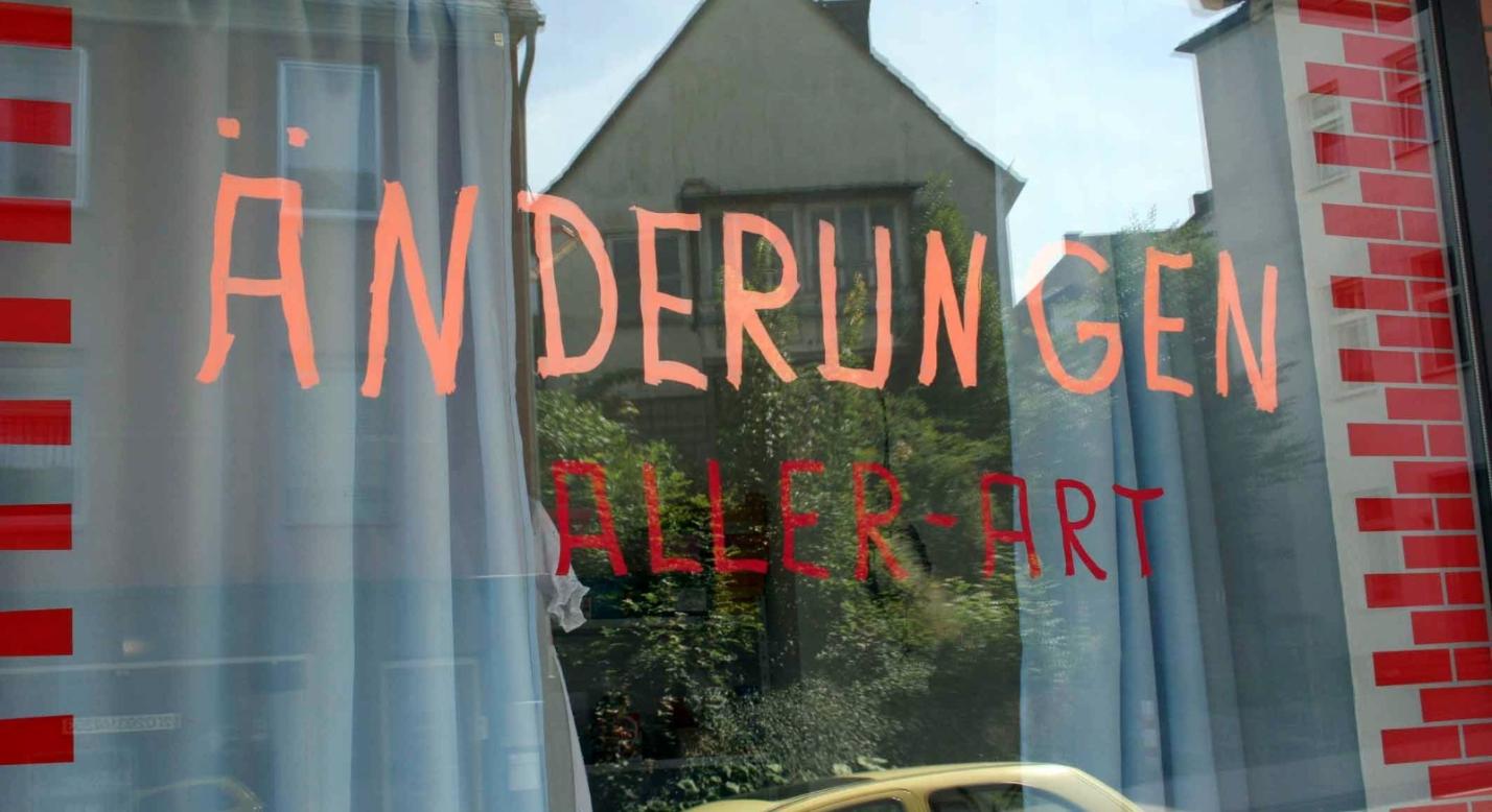 Strukturen verändern, erneuern, verabschieden, beginnen, ändern, Veränderung, Lebenssituation, scheitern, Scheidung,  scheiden, auseinandergehen, verlassen, alleine, einsam, Einsamkeit,  neu anpassen, passend machen, sich verändern,  Umarbeiten, reparieren, Neubeginn, Zeiten ändern sich, Neubeginn, Ex-Bild-DB-ID: 8144